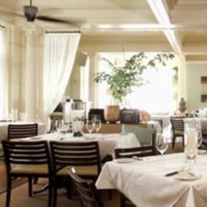 Moana Surfrider Waikiki Beach, Hawaii - Oahu Wedding Venue 2